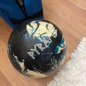 Pyramid path bowling ball with case 6 lbs